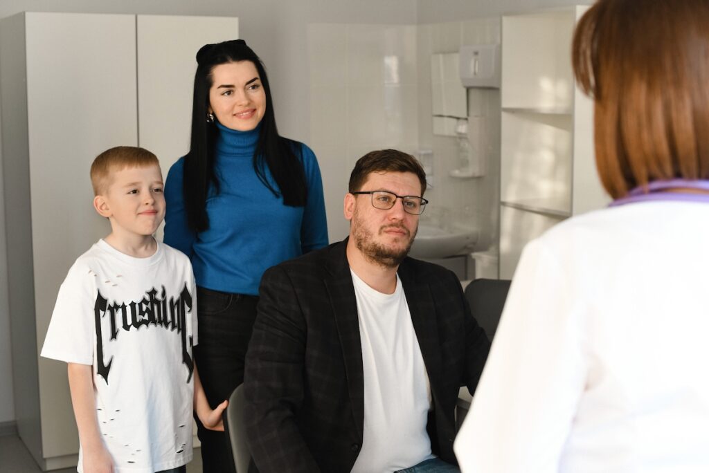 Приём педиатра: как врач, который умеет говорить по-детски, становится другом всей семьи