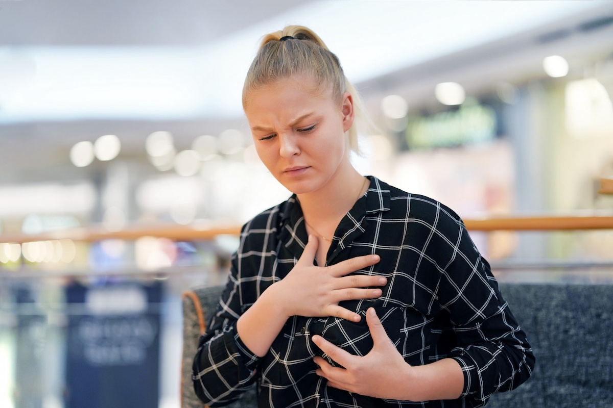 Почему боль в груди пугает сильнее всего и что с этим делать